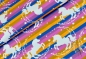 Preview: Jersey Mattes weiße Einhörner und Sterne auf Regenbogen Streifen bunt